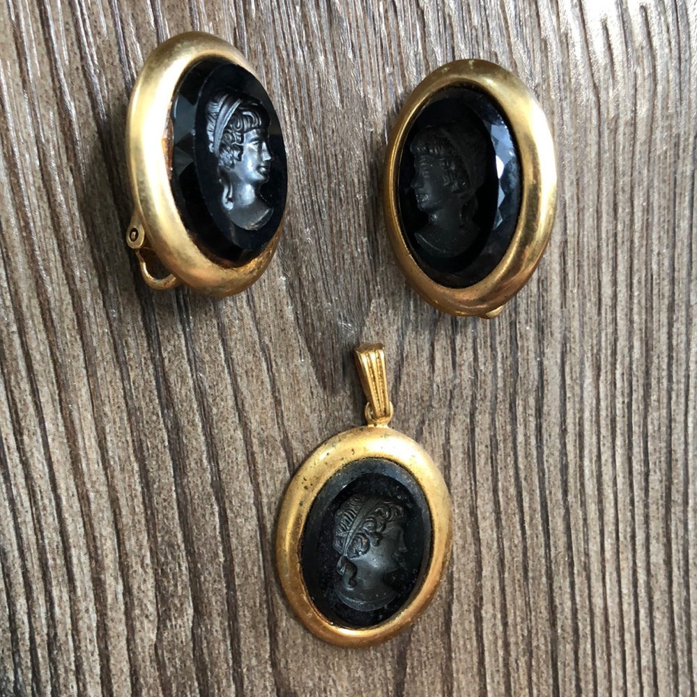 Vintage 1970s earring and pendant set